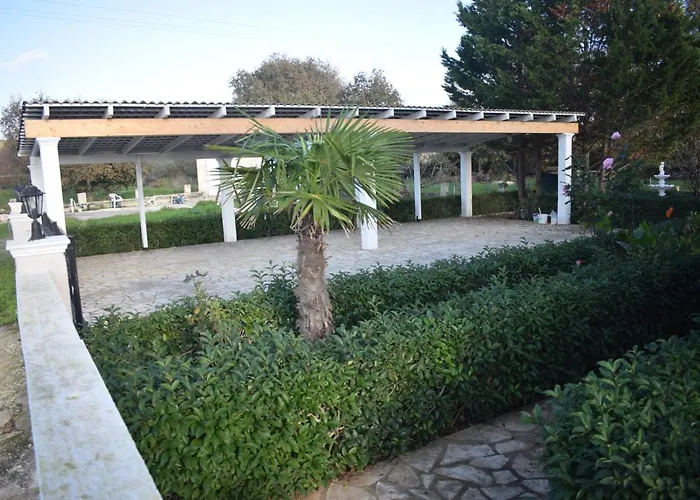 Nefeli Konukevi 4*