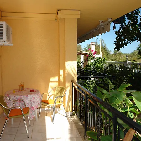 Nefeli 4*